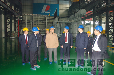 國內知名變壓器專家錢梓弘考察人民輸變電超高壓生產基地