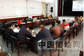 河南省智能電網產業發展座談會在許繼召開