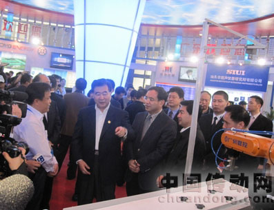 中央政治局委員、廣東省省委書(shū)記汪洋視察廣數(shù)展臺(tái)