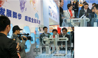 貴賓及領導在汪總的接待下參觀