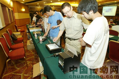 來賓對研祥產品非常關注