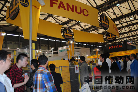 FANUC展示工業(yè)智能機器人