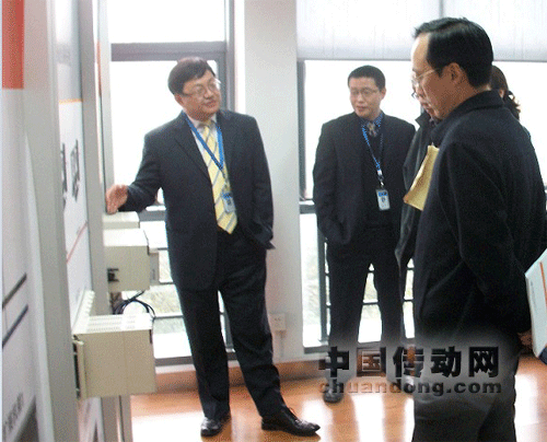 江蘇省經(jīng)信委副主任龔懷進(jìn)率專家組來(lái)南大傲拓考察