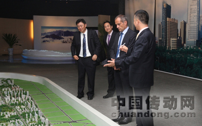 施耐德電氣集團(tuán)總裁兼首席執(zhí)行官趙國(guó)華參觀西安高新區(qū)