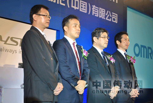 左起：柳泉、山崎 真哉、滕本 茂樹、大場 合志