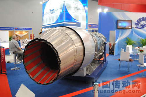 采用矢量噴口設計的AL-31FN渦扇發(fā)動機實物