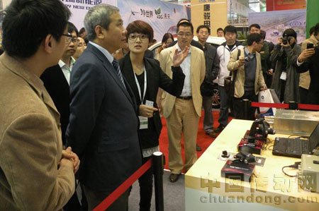 武漢市副市長(zhǎng)邵為民視察公司展位,聽(tīng)取工作匯報(bào)