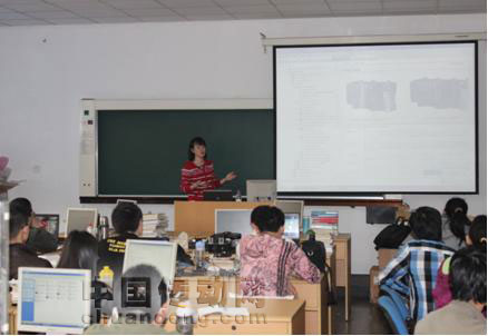 貝加萊資深培訓師穆珊珊在培訓