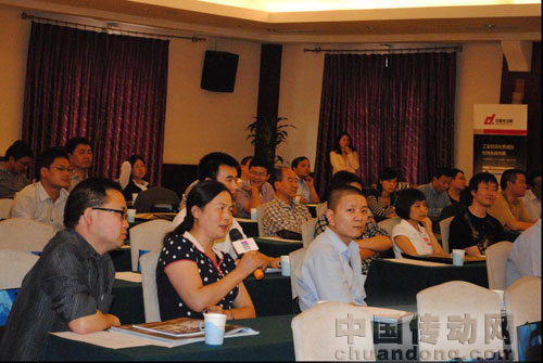 互動(dòng)問(wèn)答環(huán)節(jié)嘉賓踴躍提問(wèn)