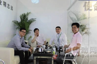 英威騰集團副總裁、英威騰德仕卡勒董事長劉繼東（左一）、英威騰德仕卡勒總經理劉建輝（右二） 