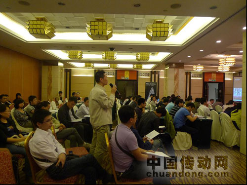 到場的專家學者向與威圖工程師互動交流