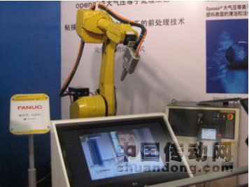 普思瑪等離子處理設備展臺上FANUC機器人等離子處理系統