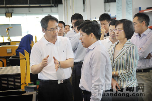 國家發改委東北振興司副司長姜四清一行到新松公司參觀調研