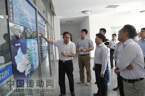 國家發改委東北振興司副司長姜四清一行到新松公司參觀調研