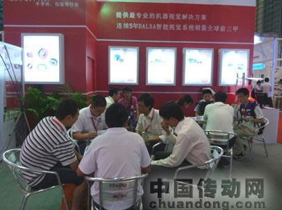 銷(xiāo)售人員與客戶詳細(xì)討論，幫助客戶解決實(shí)際問(wèn)題