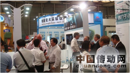 現場參展人群絡繹不絕