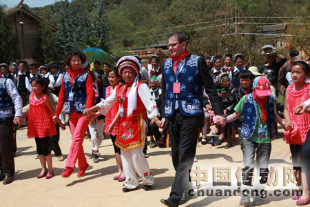 西門子工業業務領域與其渠道伙伴訪問云南省鶴慶縣,調研西門子在當地設立的愛心助學項目