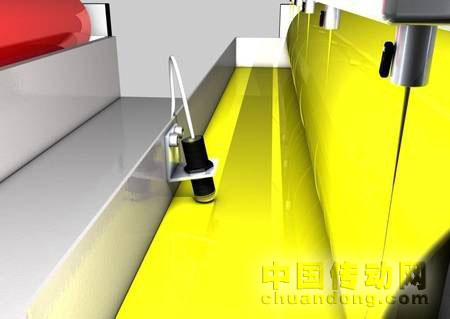 堡盟CFAK 12電容性傳感器正在探測印刷油墨的液位