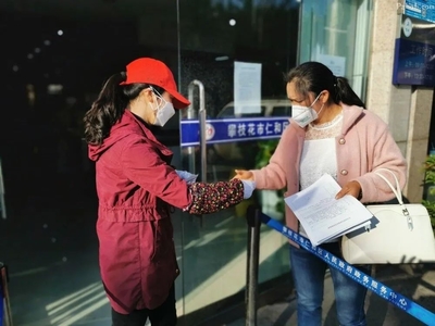 確保疫情防控期間服務群眾“不斷檔” 仁和區(qū)行政審批局提供“五辦”服務